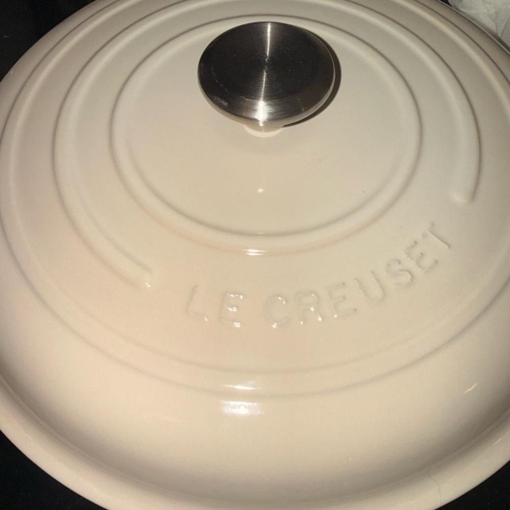 Le Creuset 5 quart braiser in discontinued color Meringue. New without box - Picture 7 of 7